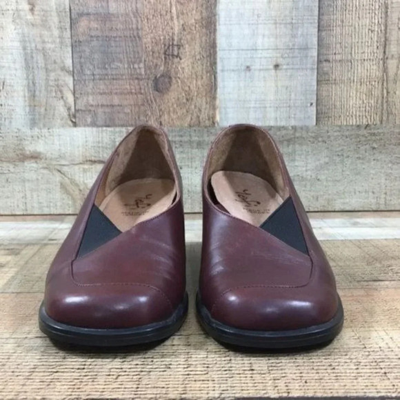 Yofi Dark Red Leather Loafer Block Heels Womens 40 Slip On Made in Israel - Picture 2 of 13